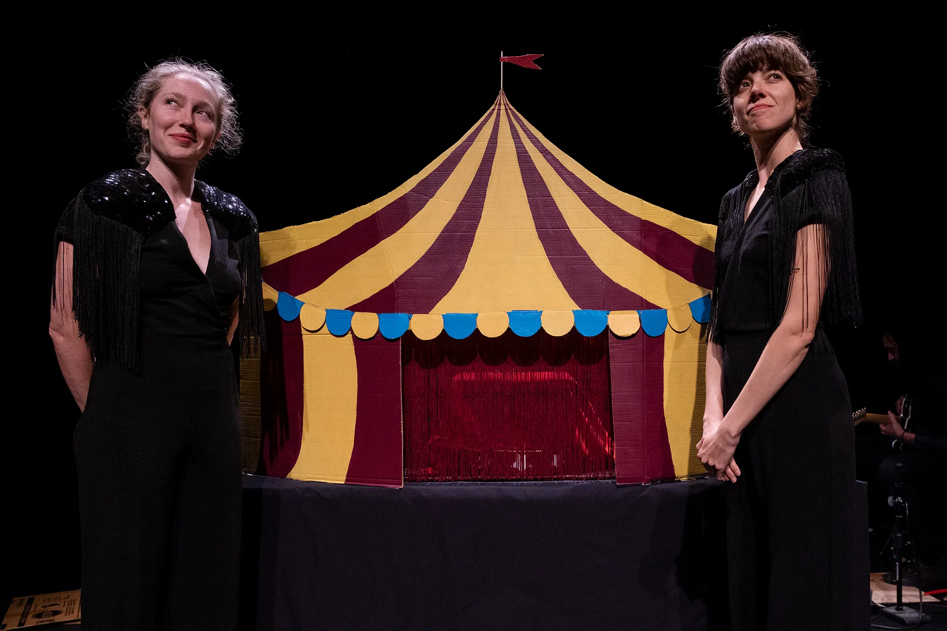 corrugated-spectacles-puppet-company