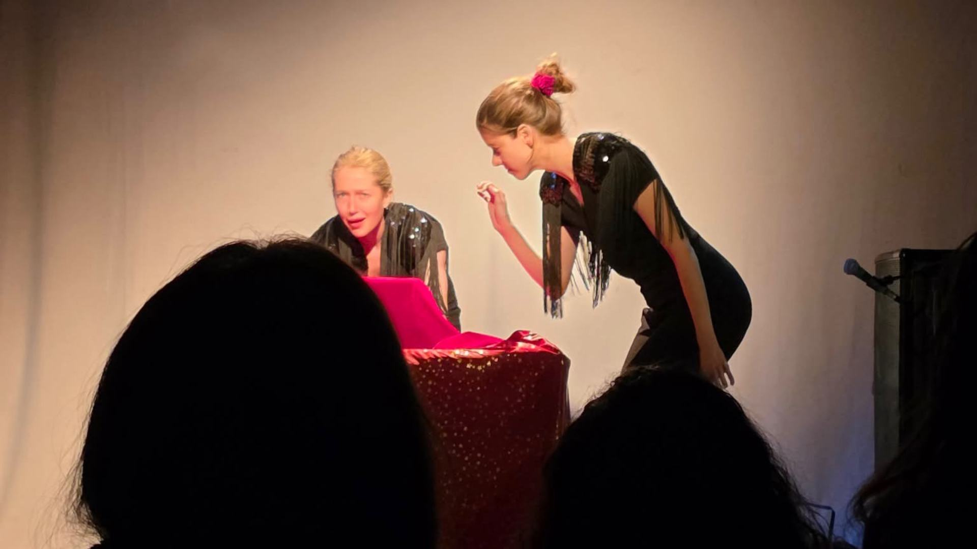 corrugated-spectacles-show-cafe-show